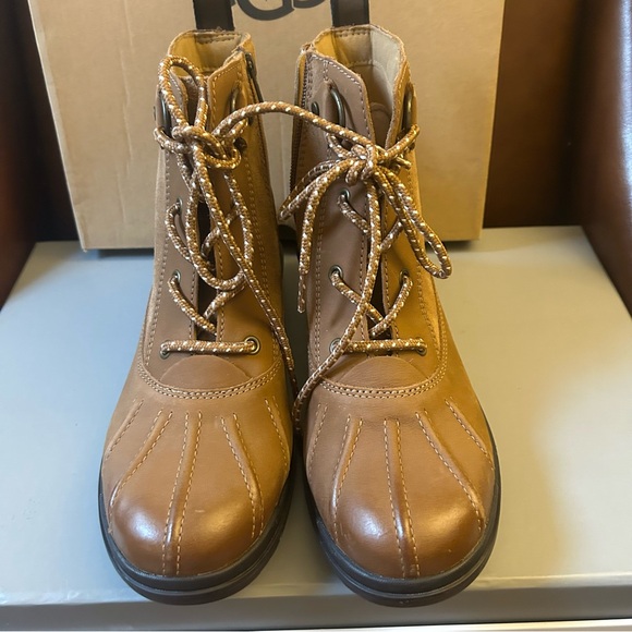 UGG®
Women's Hapsburg Duck Boots - Picture 3 of 10